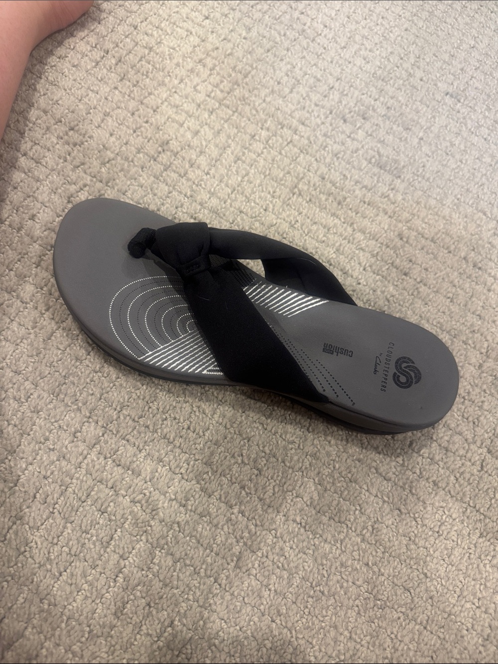 Clarks Black and Gray Cushioned Toe-Post Sandal
